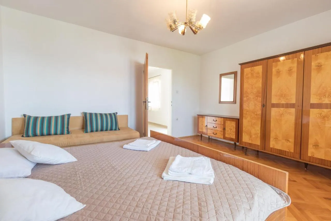 Apartment In Crikvenica 5462